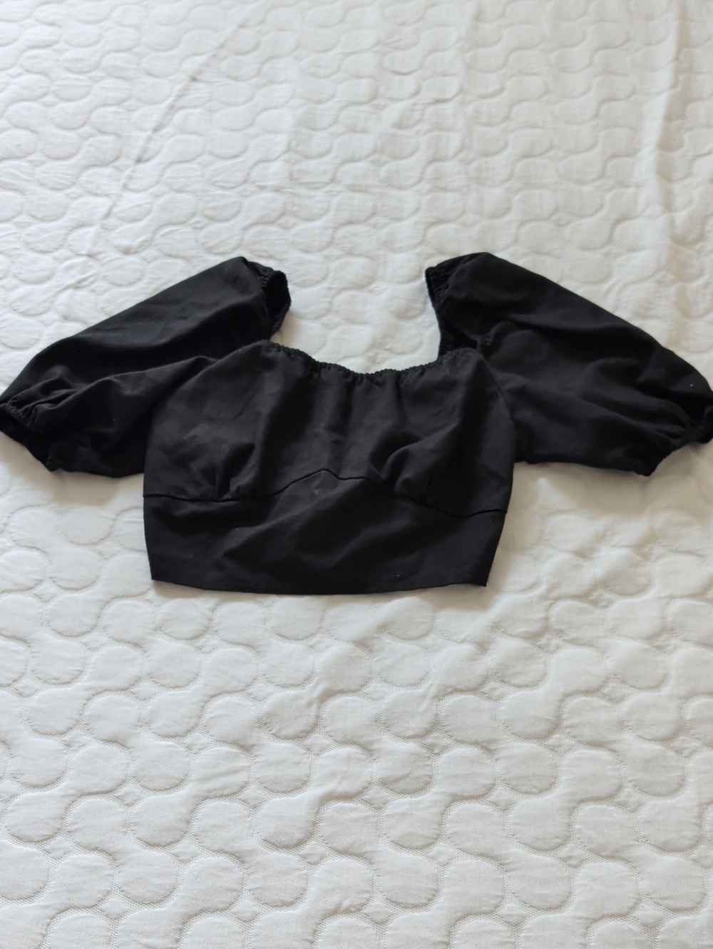 SHEIN Black Puff Sleeve Cropped Top